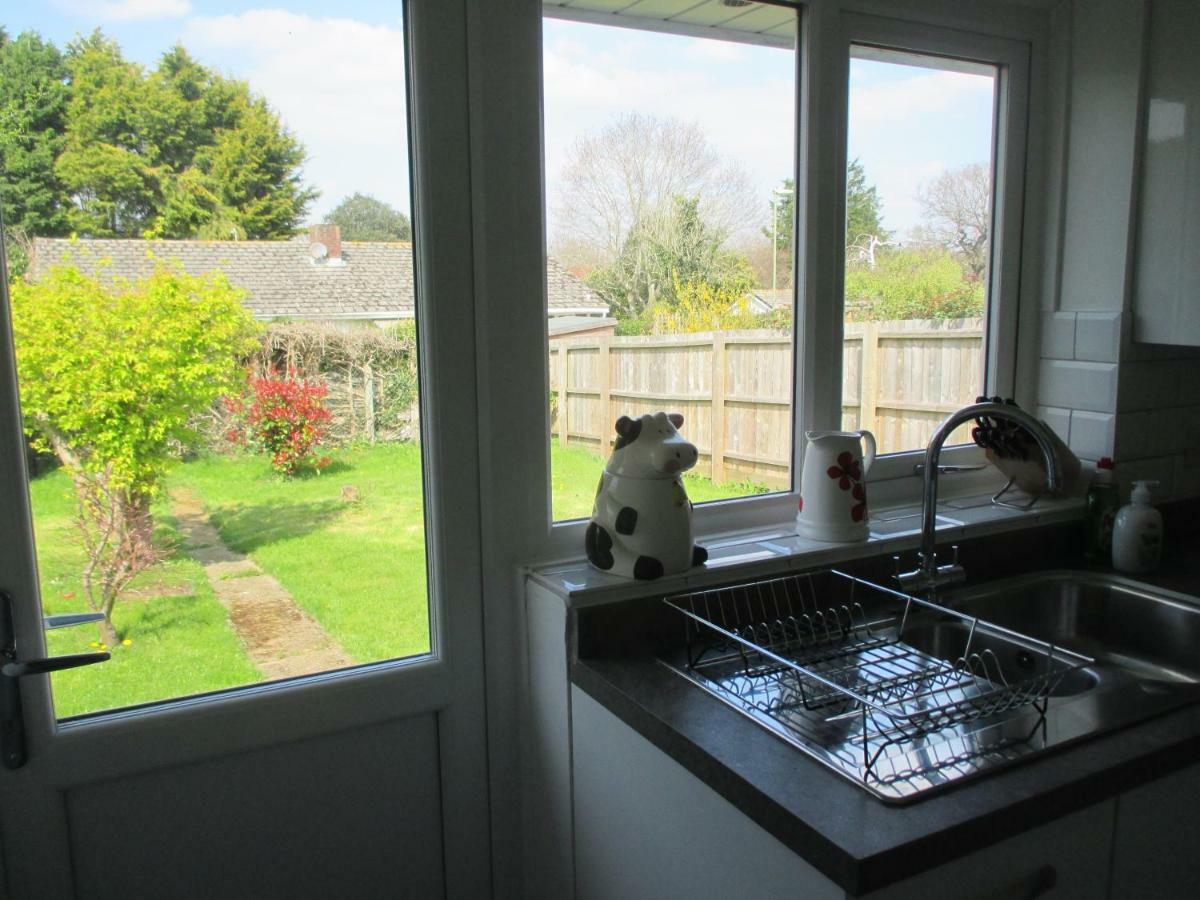Вілла The Bungalow Lymington With New Forest 1 Mile Екстер'єр фото