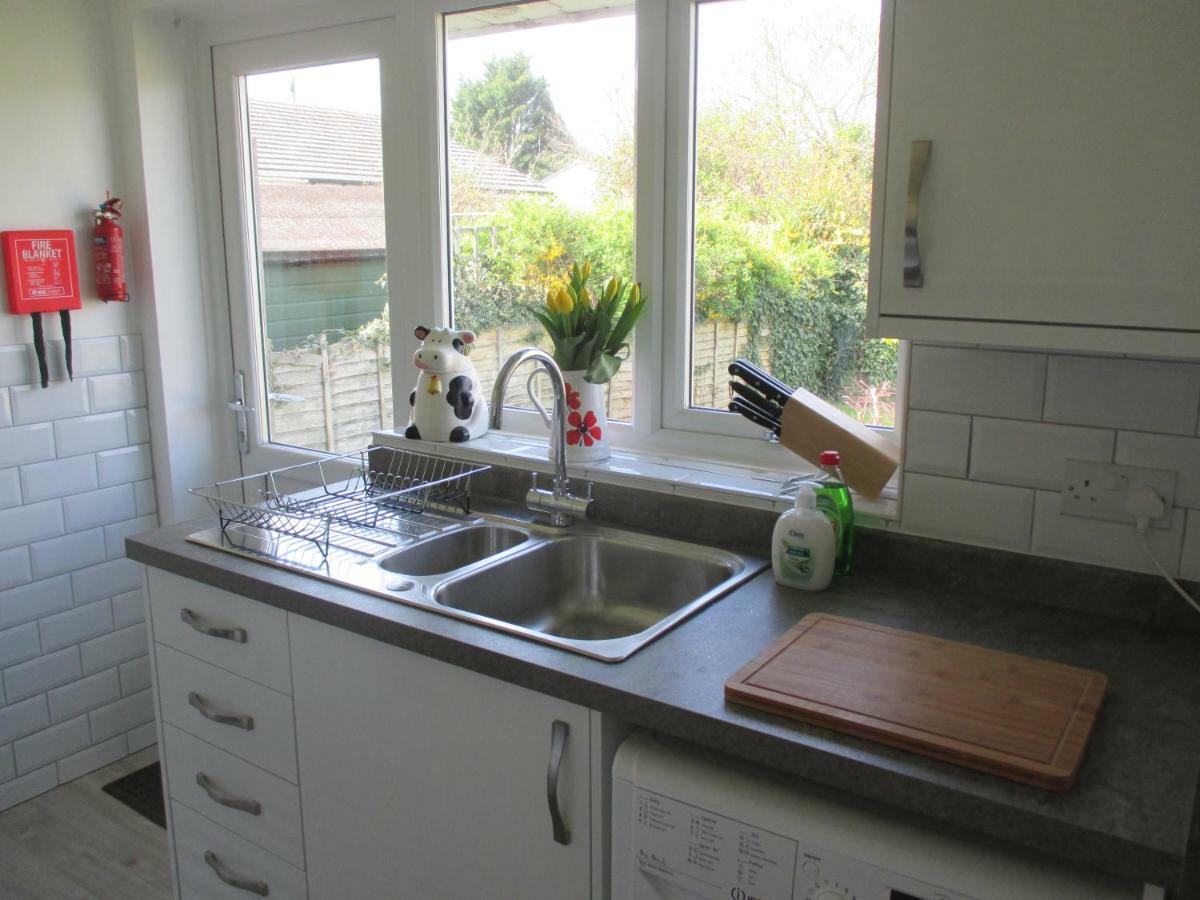 Вілла The Bungalow Lymington With New Forest 1 Mile Екстер'єр фото